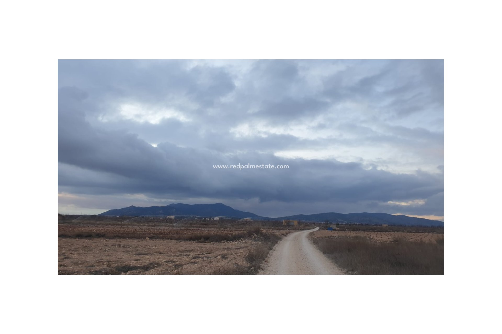 Videresalg - Plott -
Pinoso - Inland