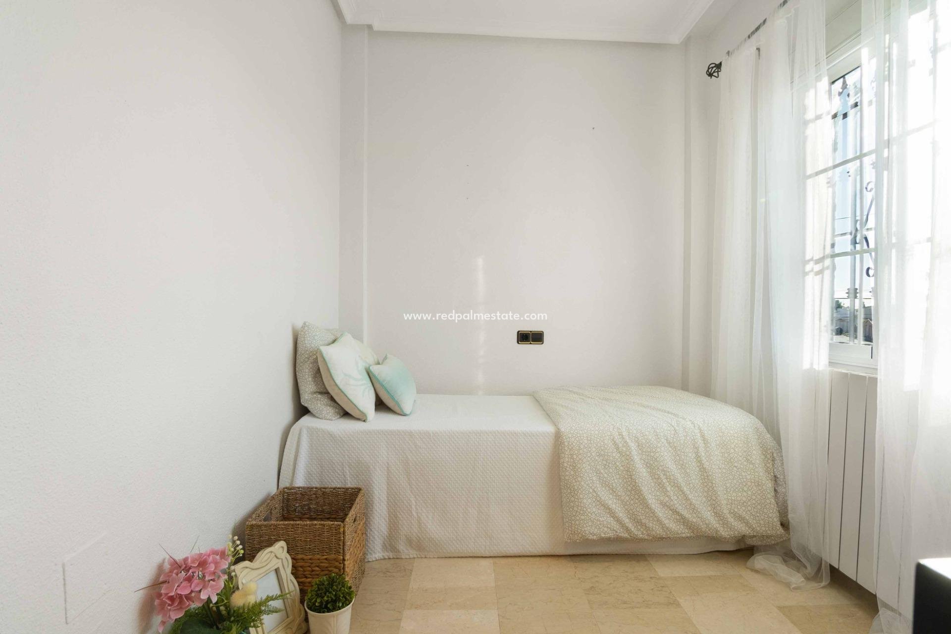 Videresalg - Rekkehus -
Orihuela Costa - La Florida