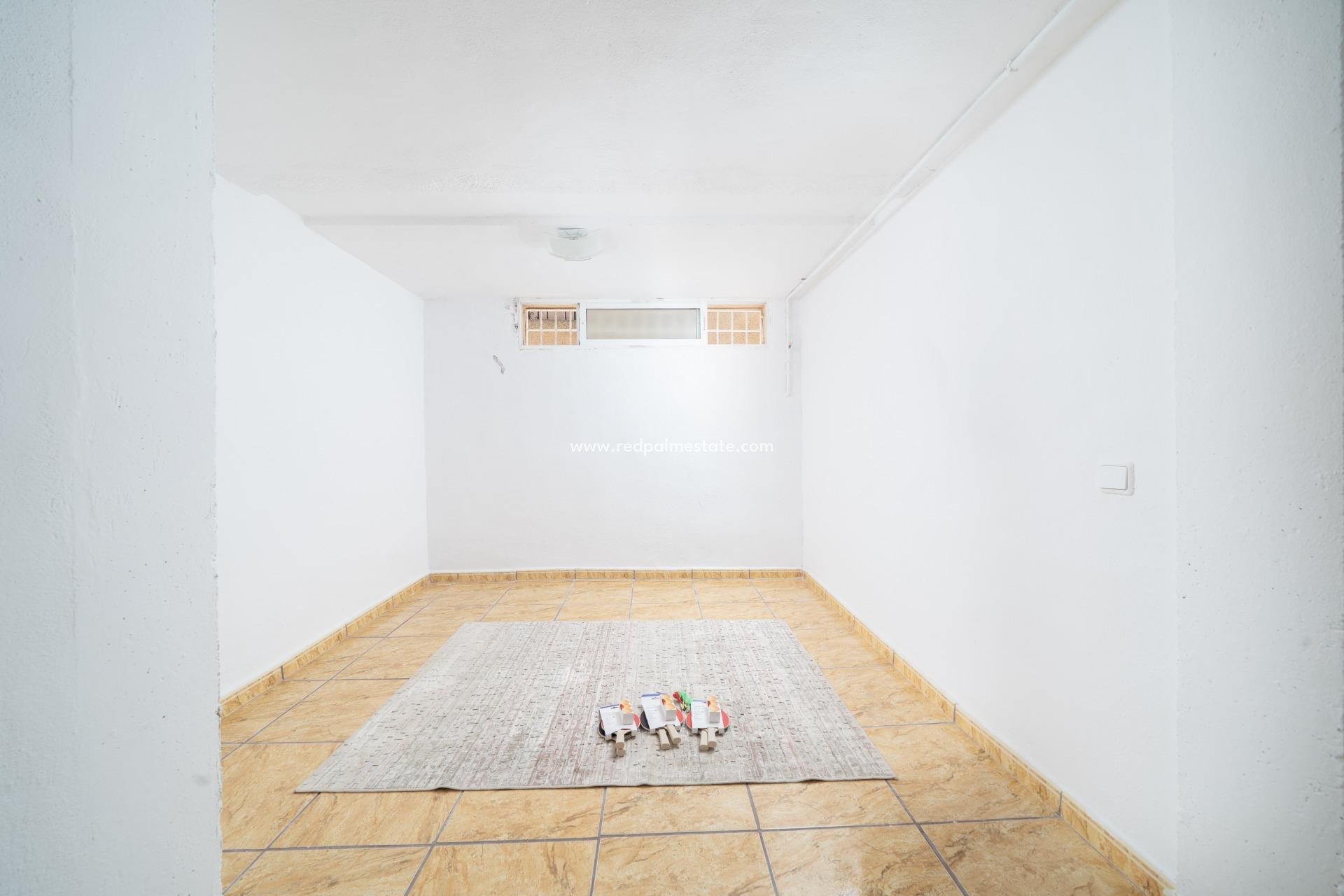 Videresalg - Rekkehus -
Orihuela Costa - Los Almendros-la Florida