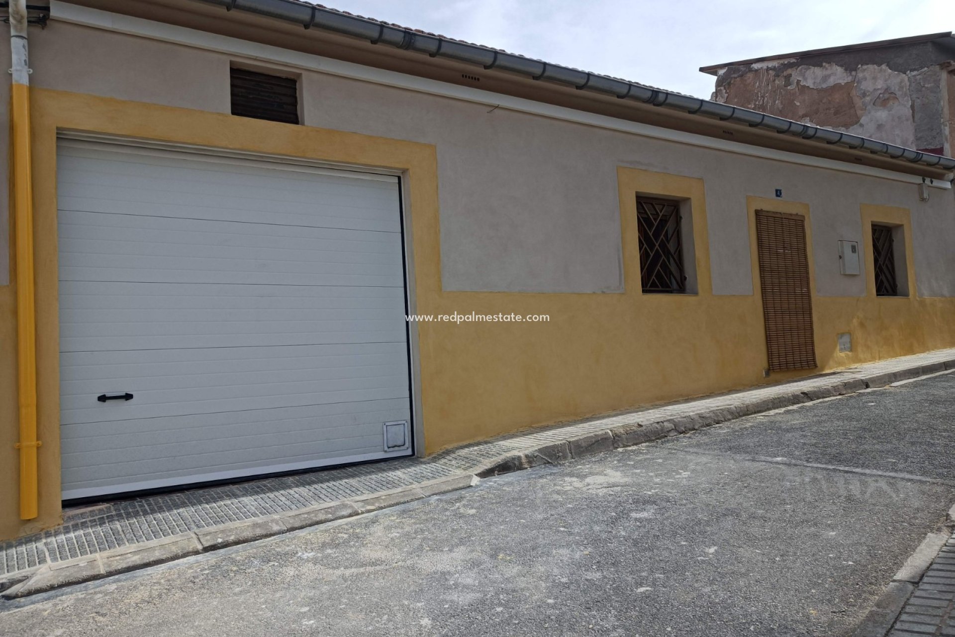 Videresalg - Rekkehus -
Pinoso - Inland