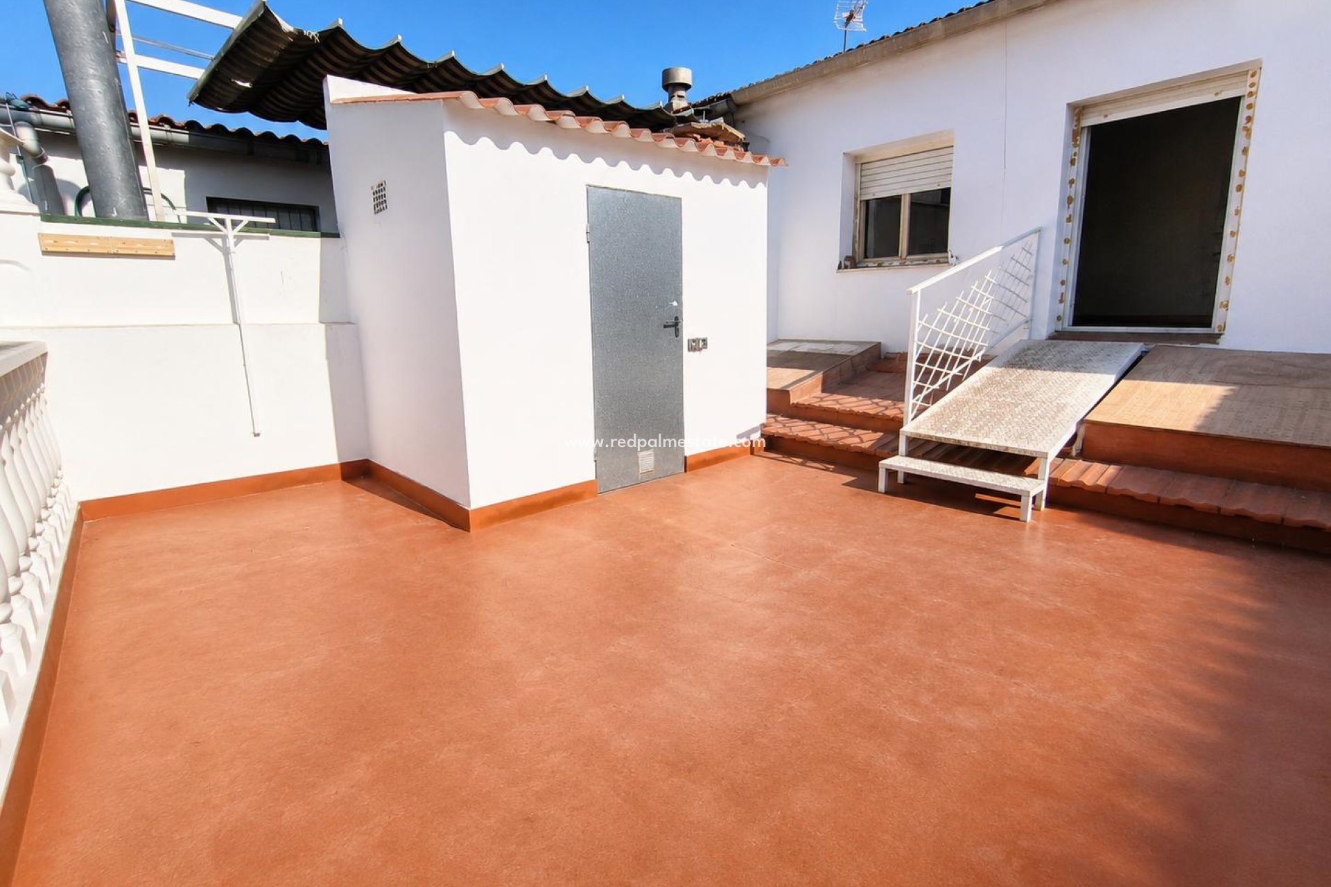 Videresalg - Rekkehus -
Pinoso - Inland