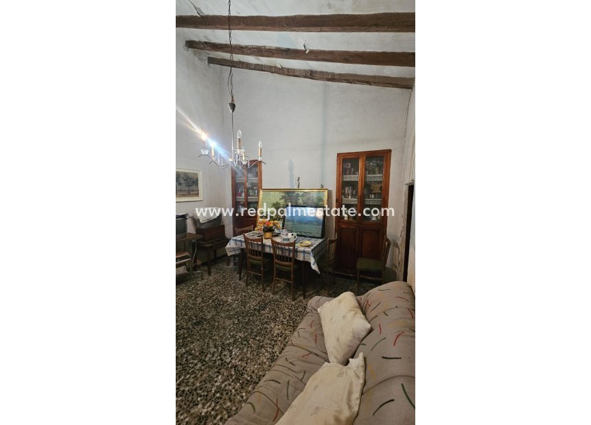 Videresalg - Rekkehus -
Pinoso - Inland