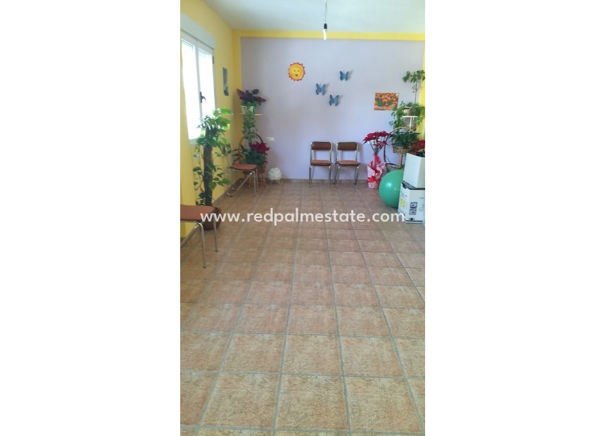 Videresalg - Rekkehus -
Pinoso - Inland