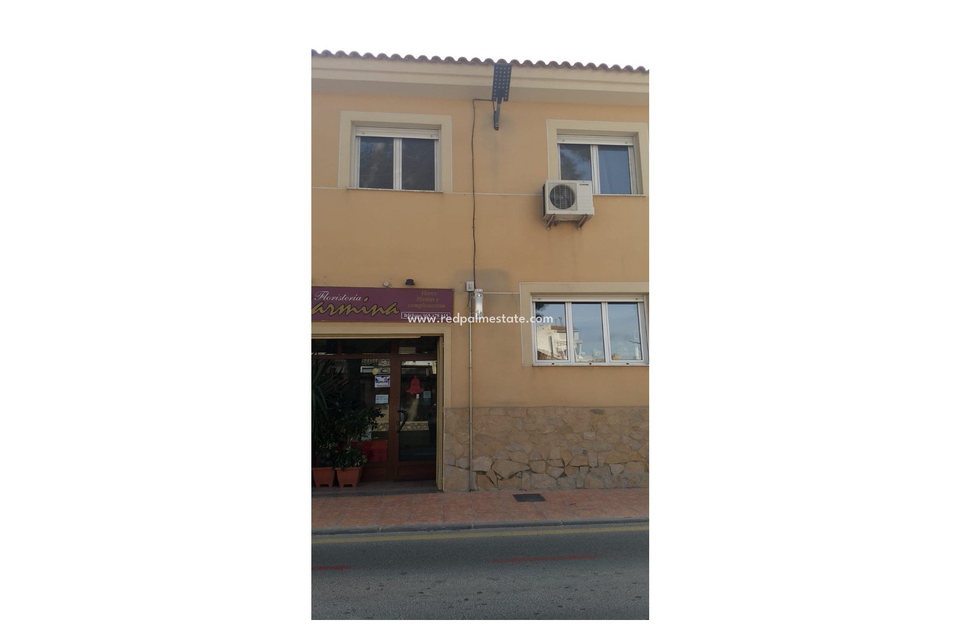 Videresalg - Rekkehus -
Pinoso - Inland