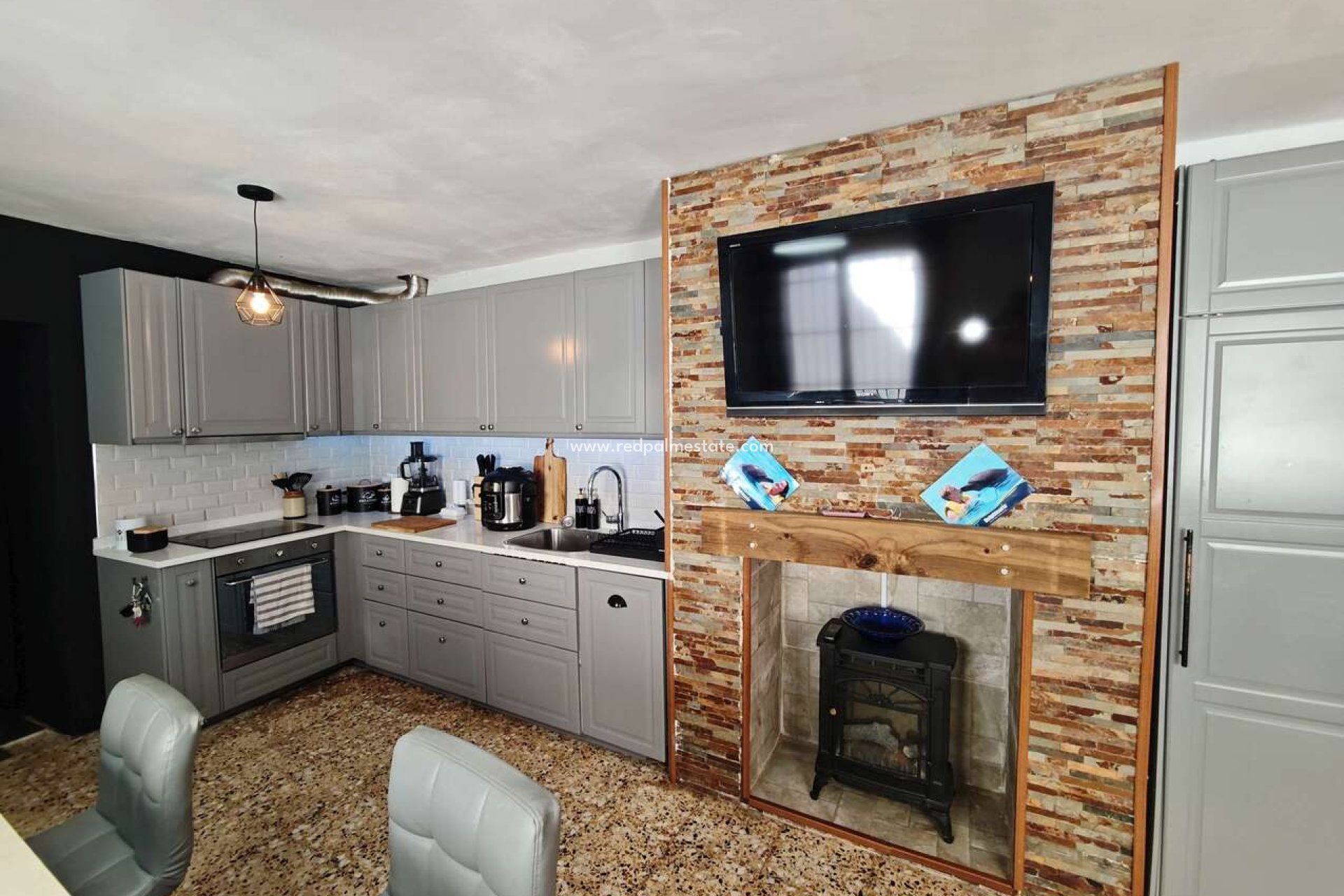 Videresalg - Rekkehus -
Pinoso - Inland