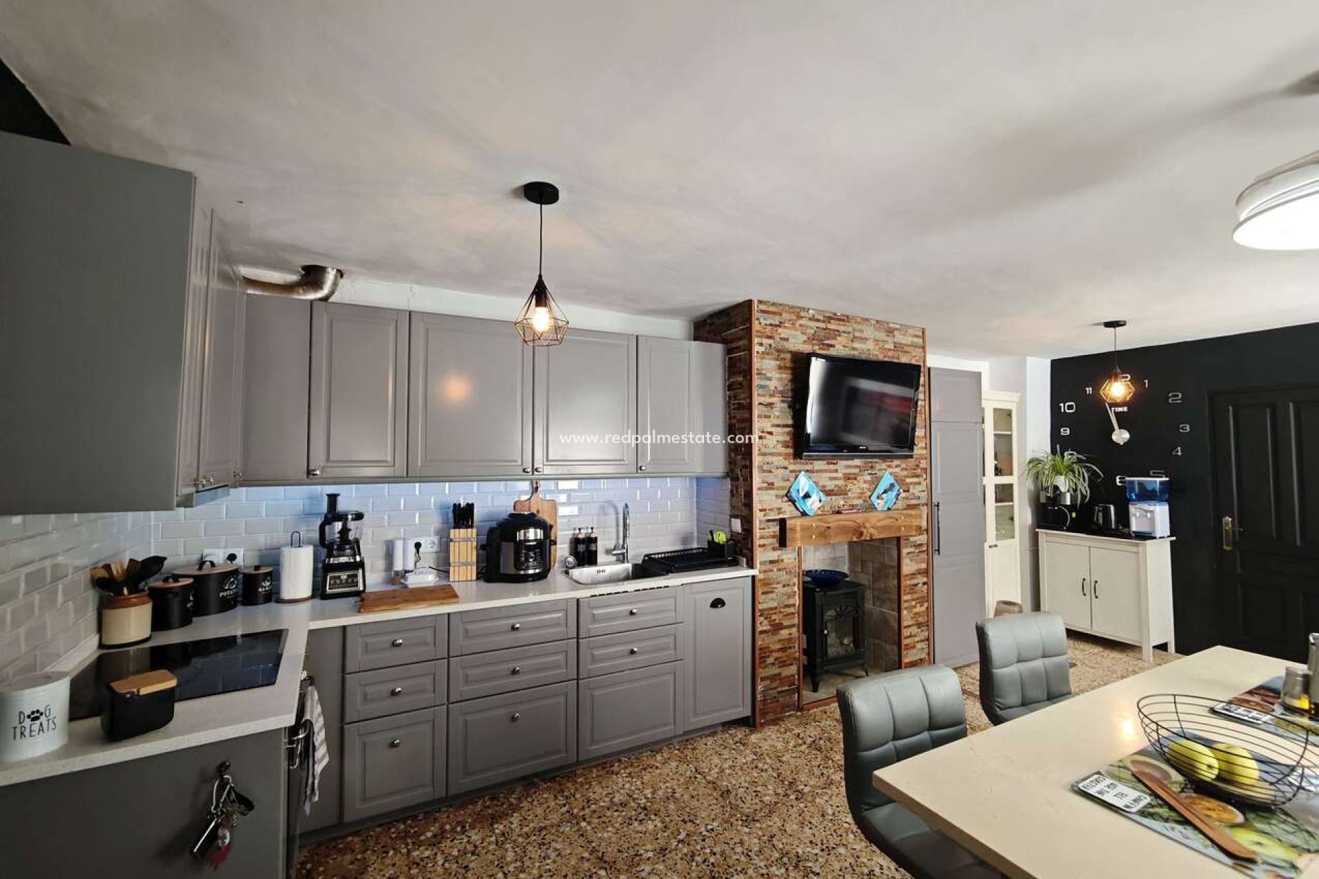 Videresalg - Rekkehus -
Pinoso - Inland