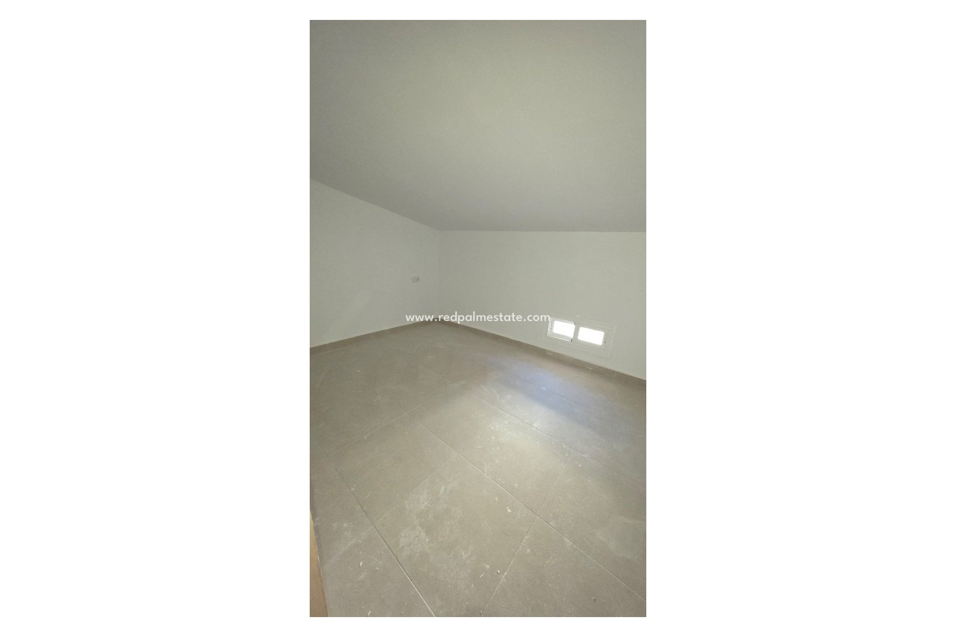 Videresalg - Rekkehus -
Pinoso - Inland