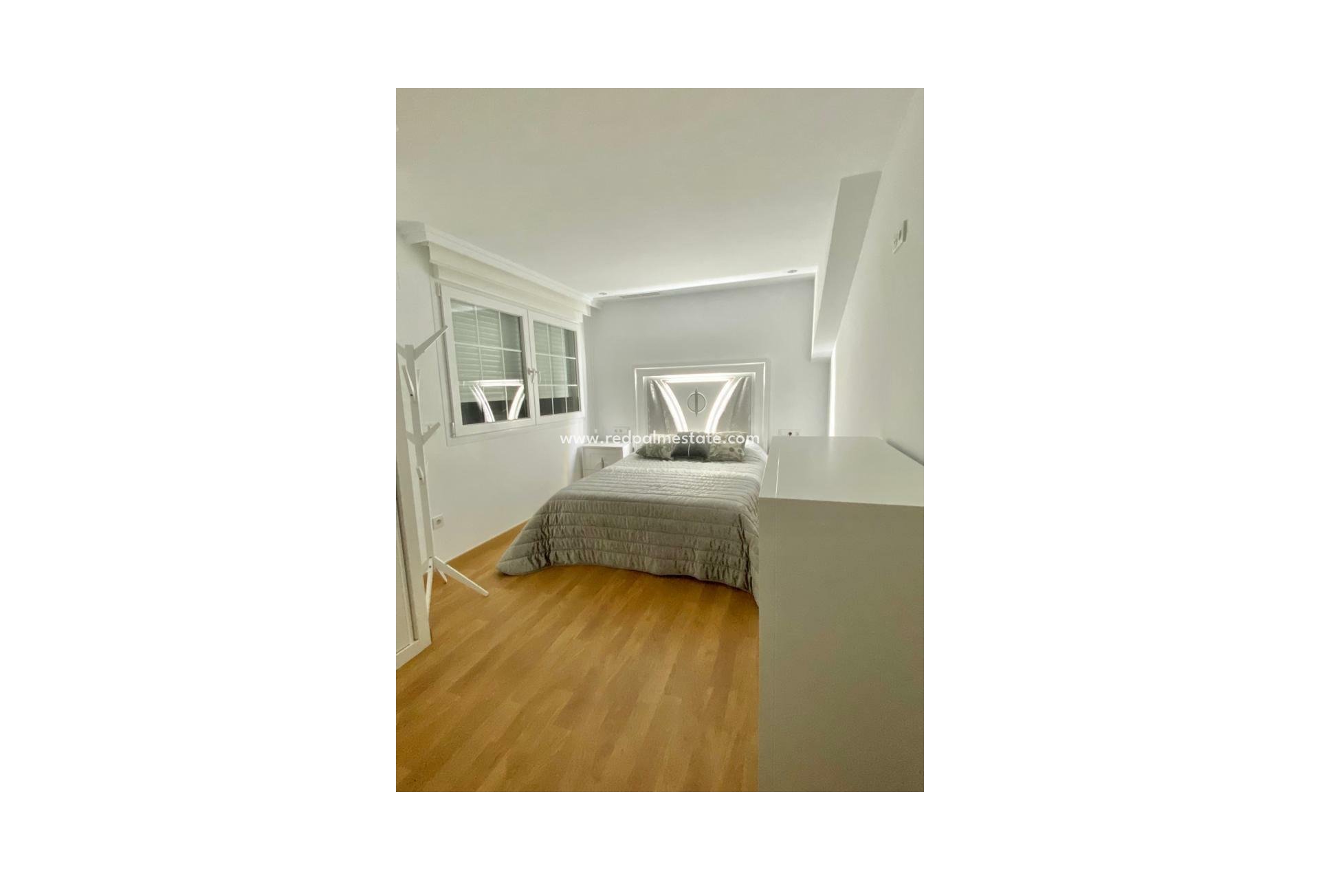 Videresalg - Rekkehus -
Polop - Costa Blanca