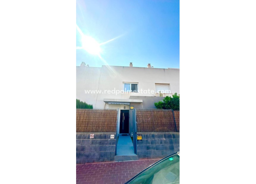 Videresalg - Rekkehus -
Torrevieja - Aguas Nueva