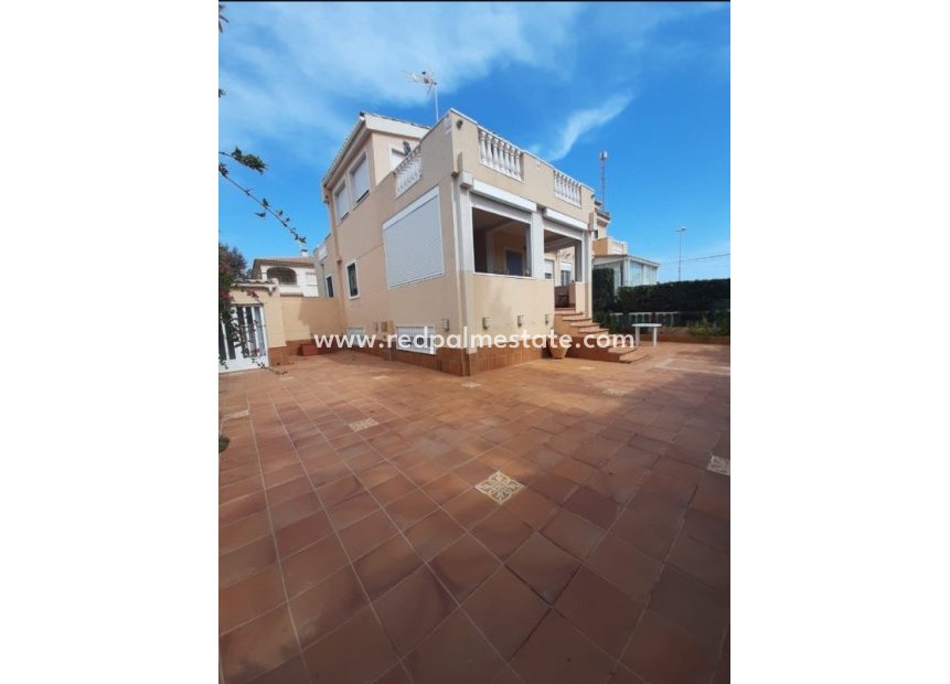 Videresalg - Rekkehus -
Torrevieja - La Mata