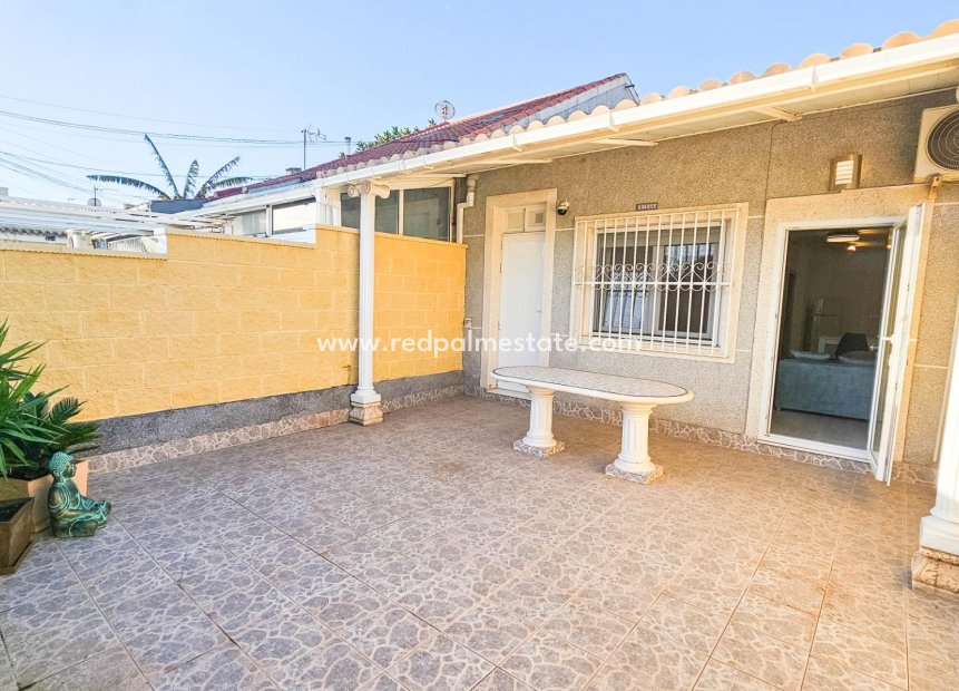 Videresalg - Rekkehus -
Torrevieja - La Siesta - El Salado -  Torreta
