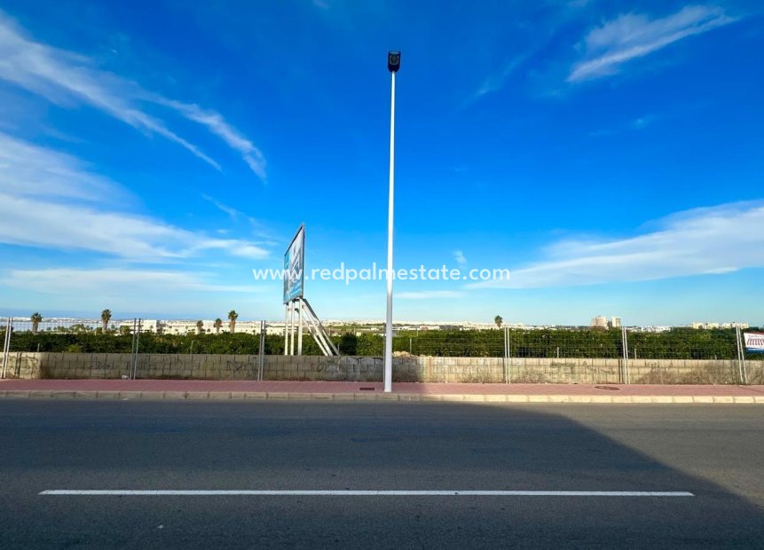 Videresalg - Rekkehus -
Torrevieja - La Siesta - El Salado - Torreta