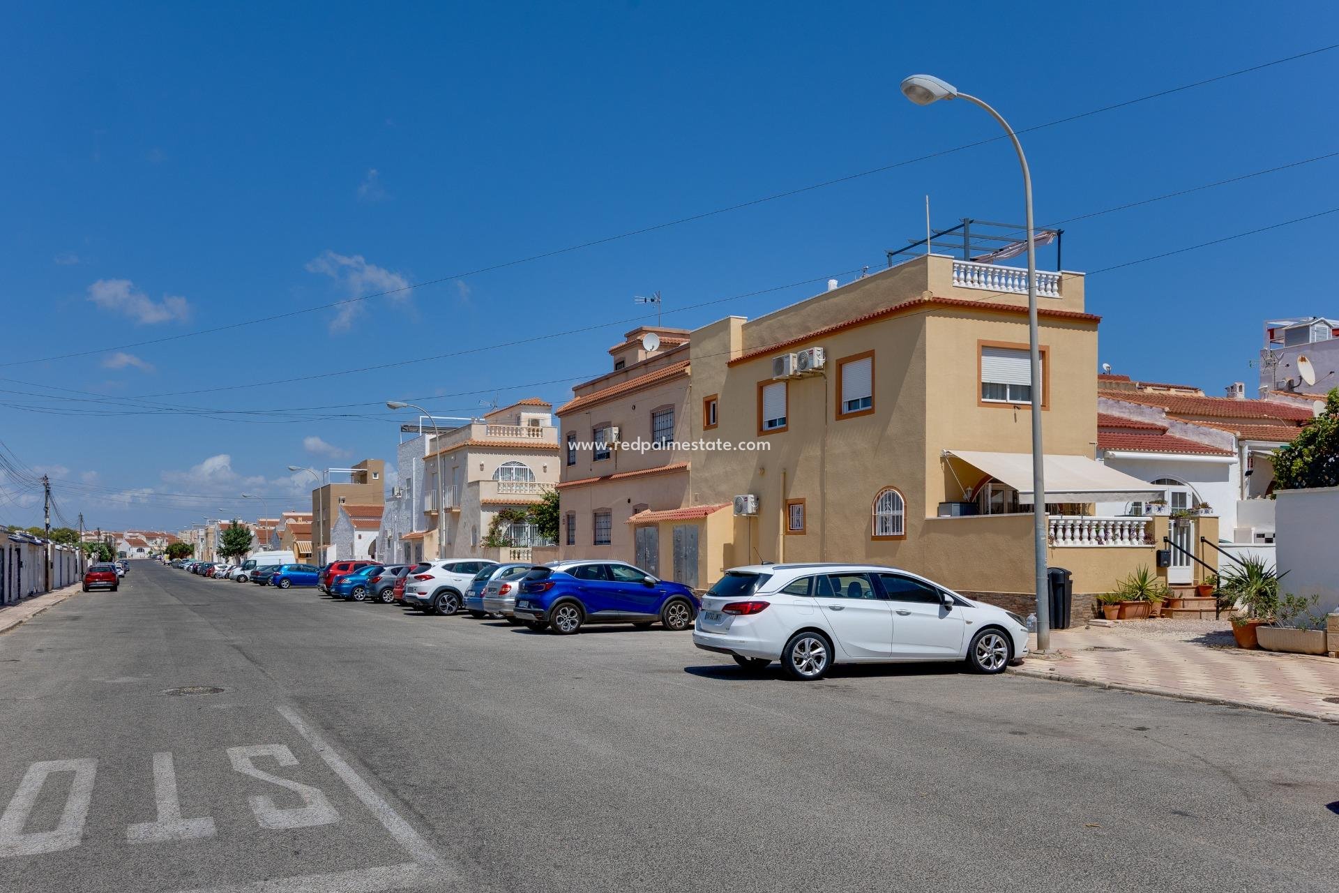 Videresalg - Rekkehus -
Torrevieja - La Siesta - El Salado - Torreta