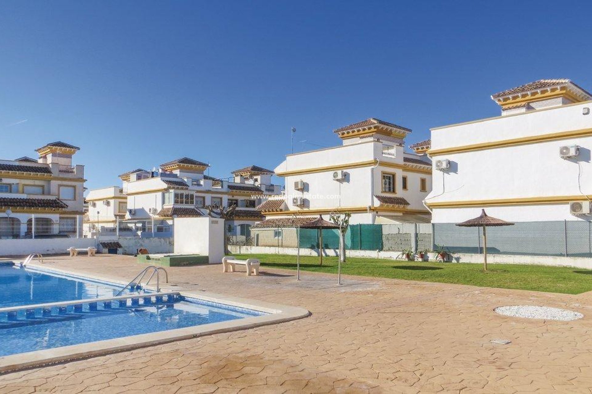 Videresalg - Rekkehus -
Torrevieja - La Siesta - El Salado -  Torreta