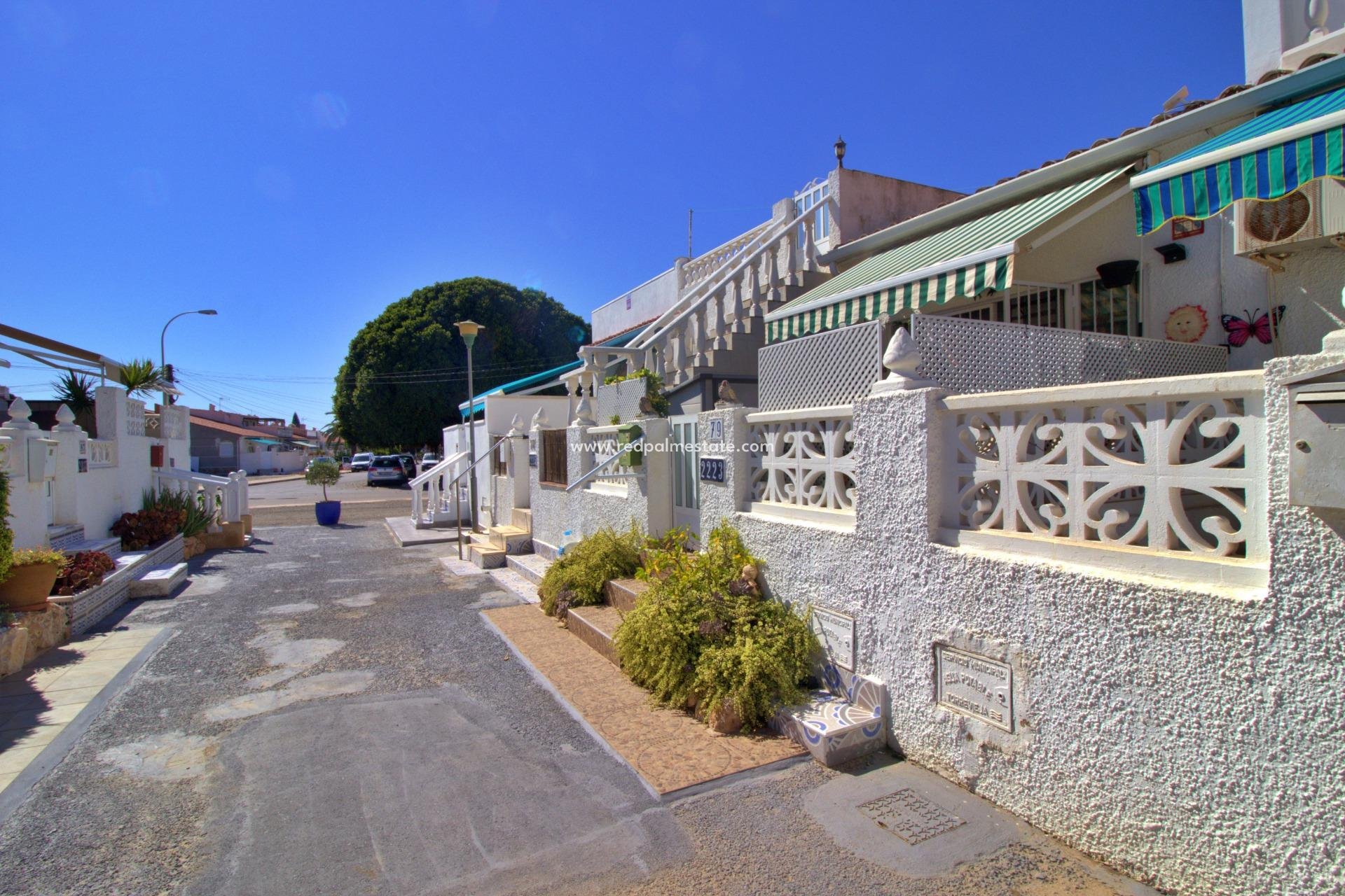Videresalg - Rekkehus -
Torrevieja - La Siesta - El Salado -  Torreta