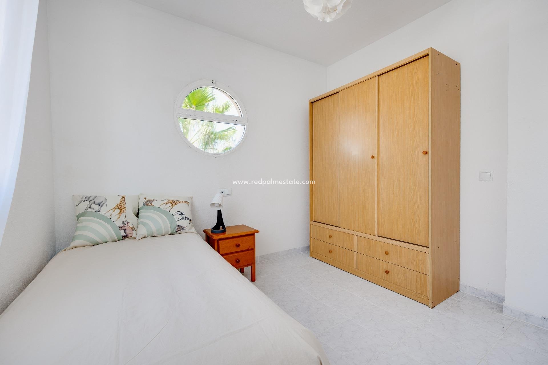 Videresalg - Rekkehus -
Torrevieja - La Siesta - El Salado -  Torreta