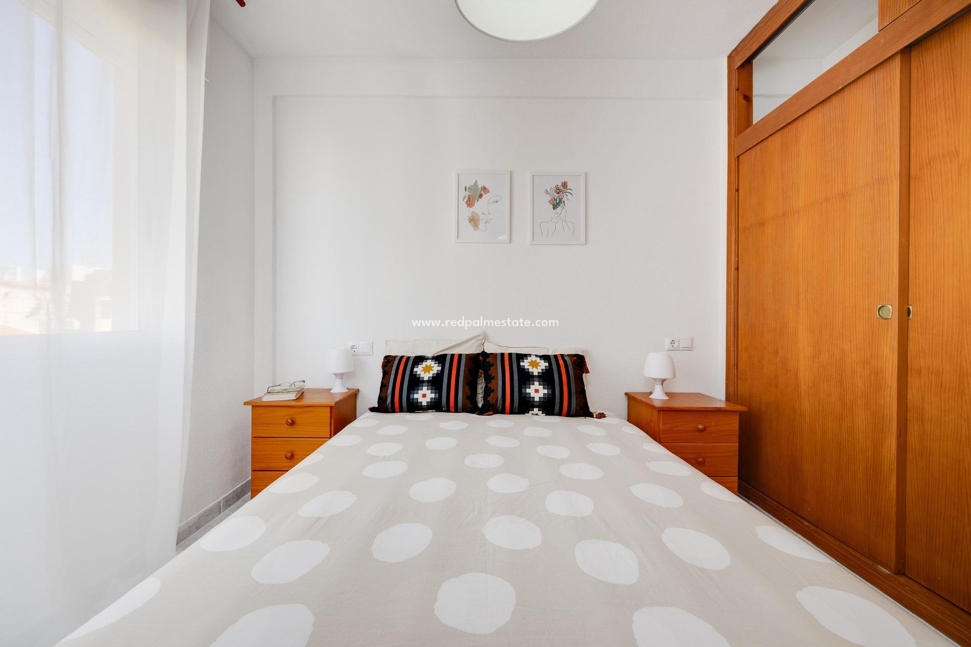 Videresalg - Rekkehus -
Torrevieja - La Siesta - El Salado -  Torreta