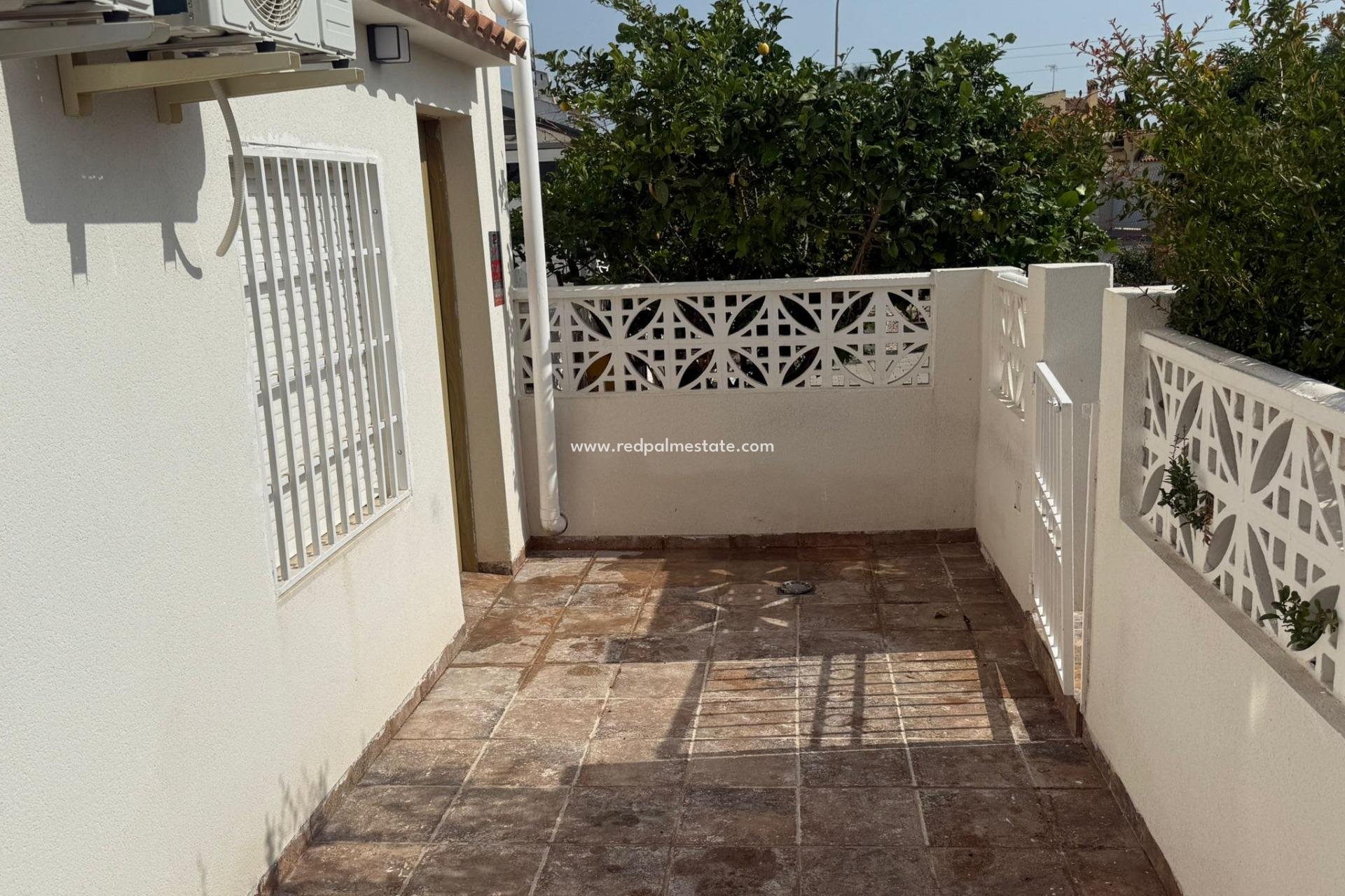 Videresalg - Rekkehus -
Torrevieja - La Siesta - El Salado - Torreta