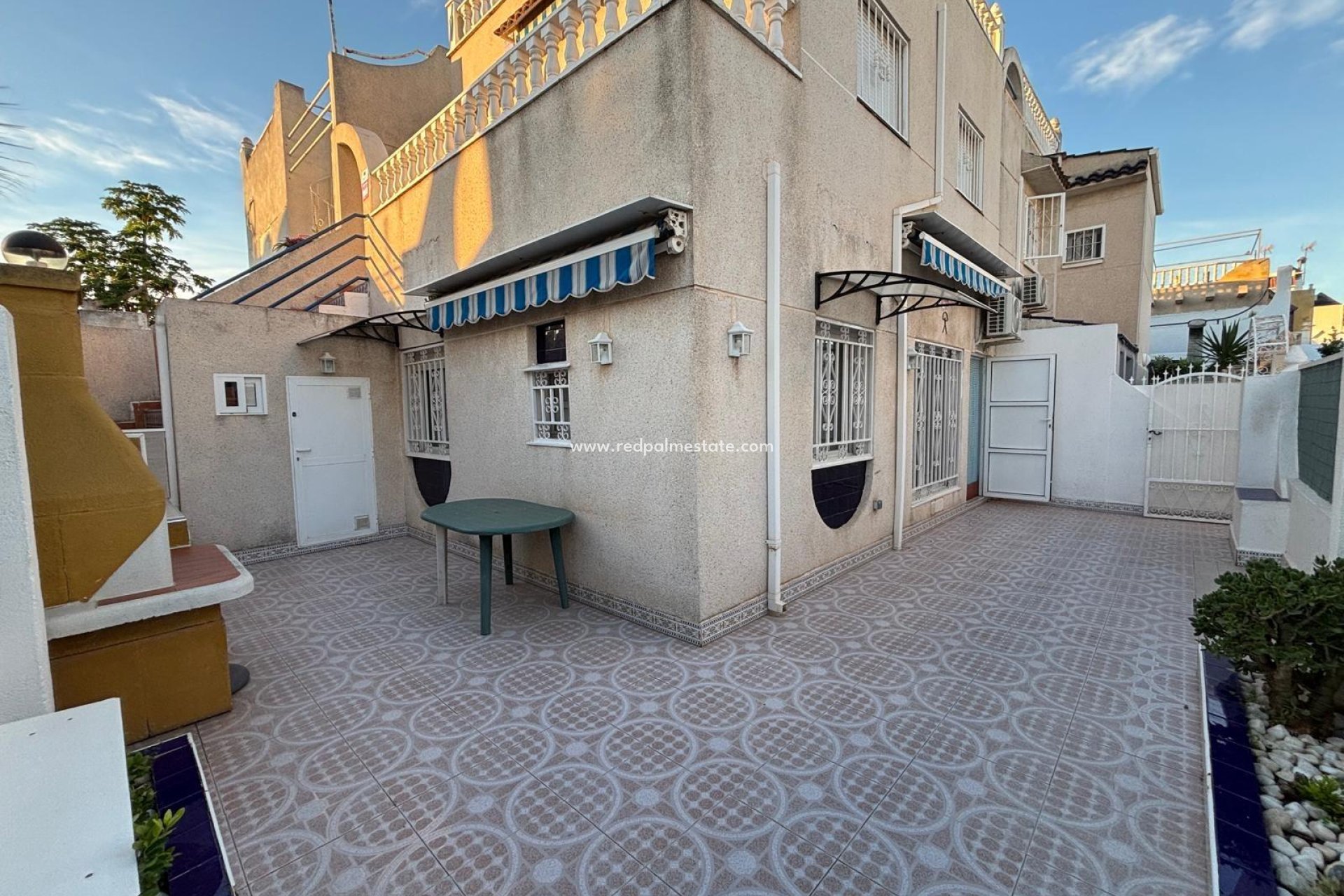 Videresalg - Rekkehus -
Torrevieja - La Siesta - El Salado -  Torreta