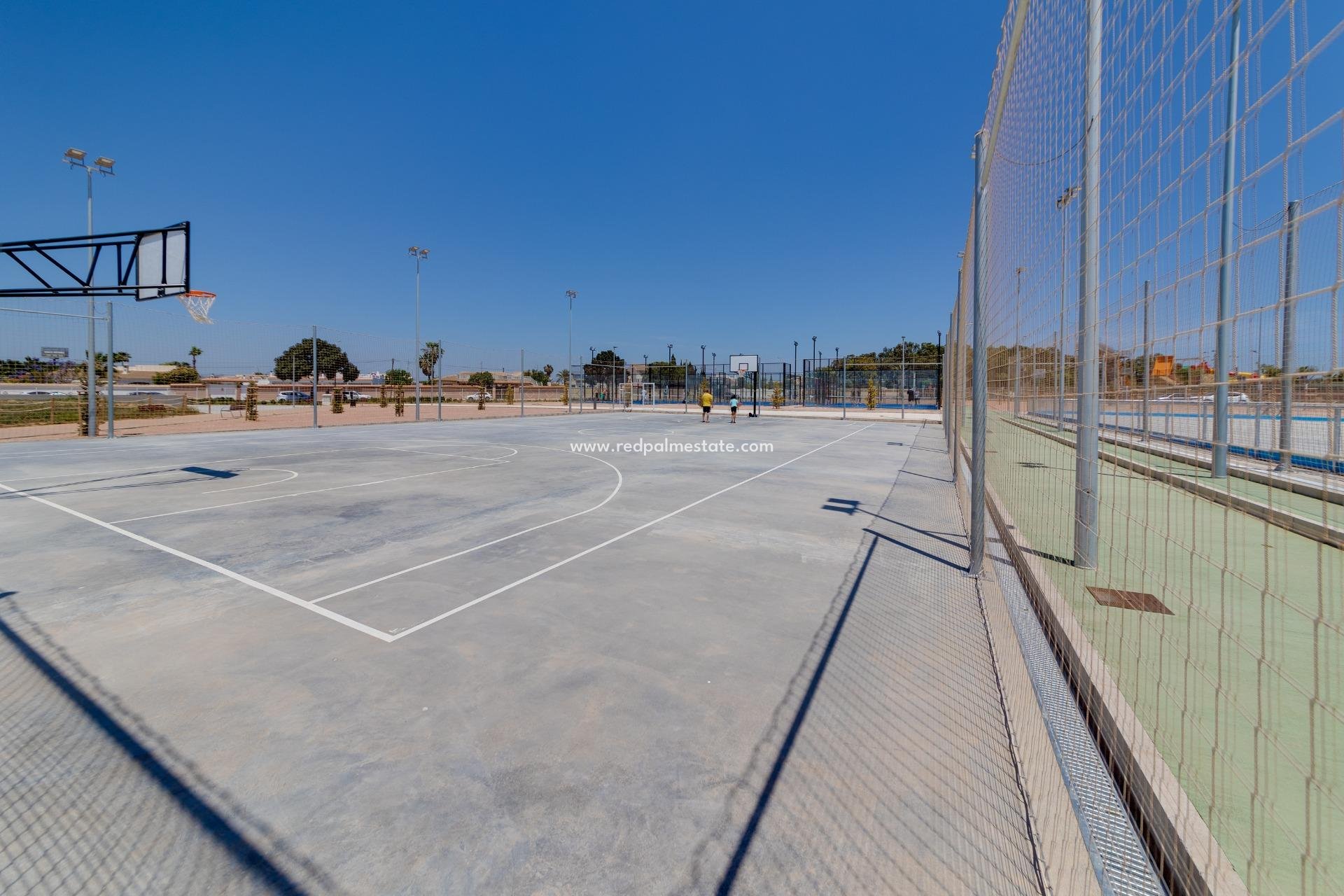 Videresalg - Rekkehus -
Torrevieja - La Siesta - El Salado -  Torreta