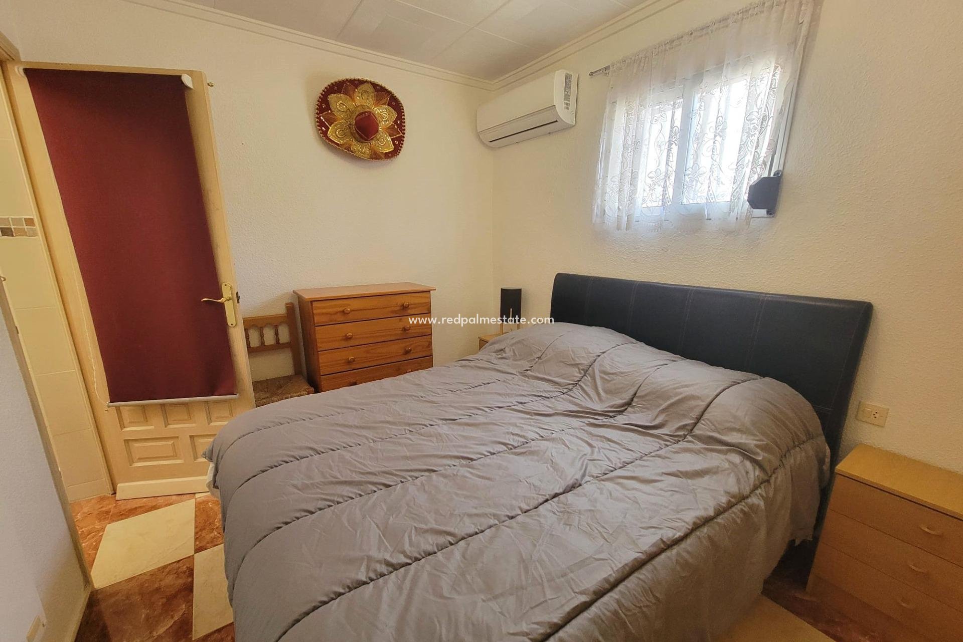 Videresalg - Rekkehus -
Torrevieja - La Siesta - El Salado - Torreta