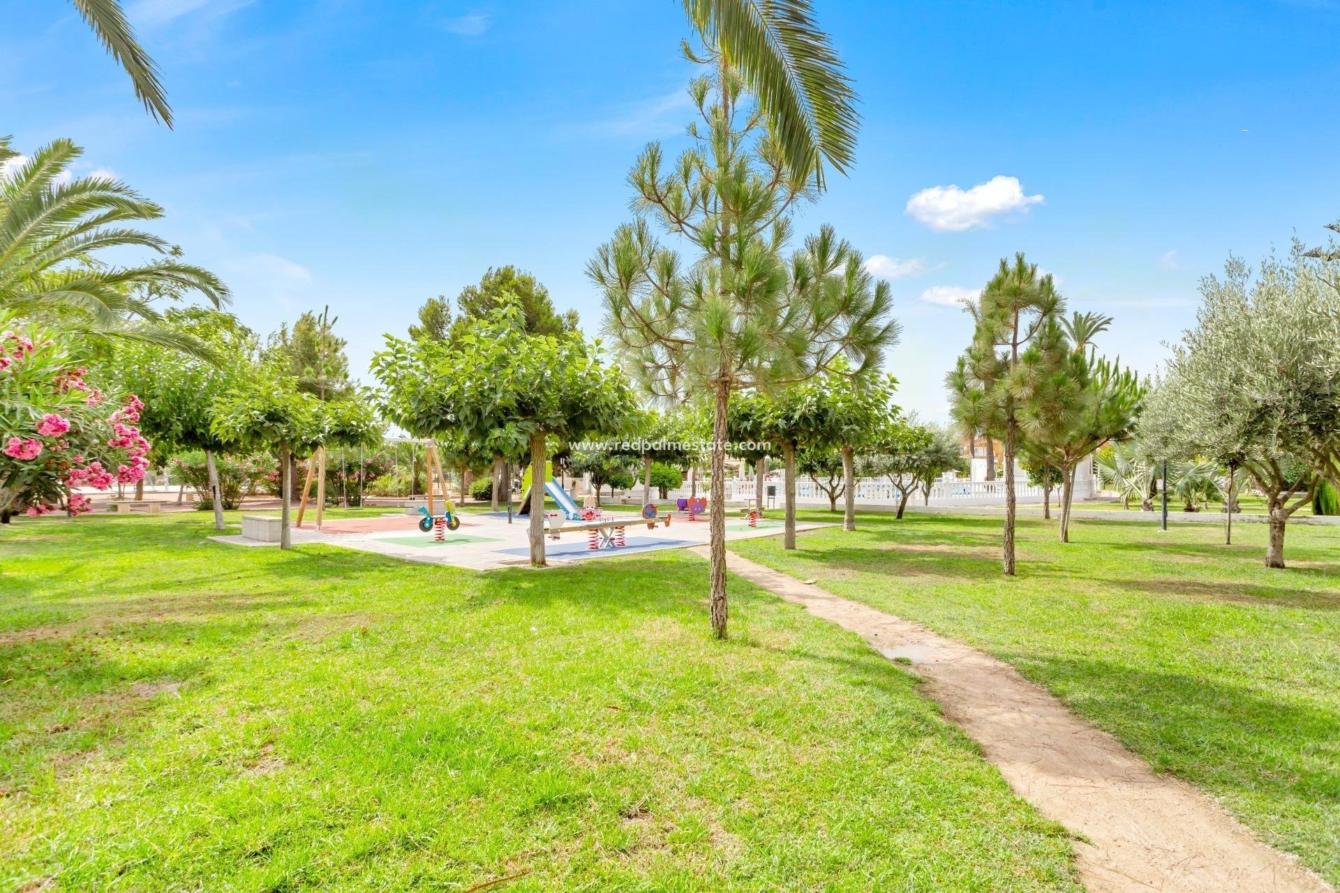 Videresalg - Rekkehus -
Torrevieja - La Siesta - El Salado -  Torreta