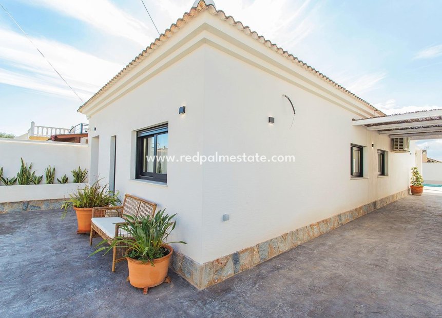 Videresalg - Rekkehus -
Torrevieja - La Siesta - El Salado - Torreta