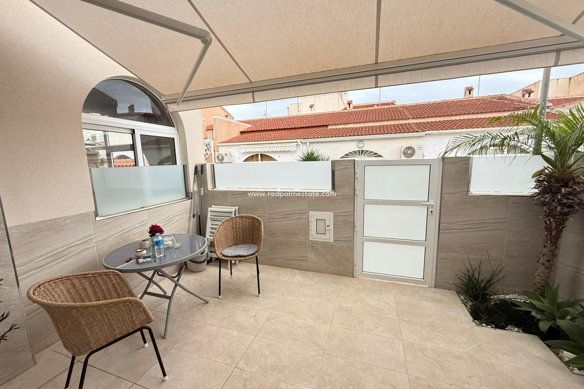 Videresalg - Rekkehus -
Torrevieja - La Siesta - El Salado -  Torreta