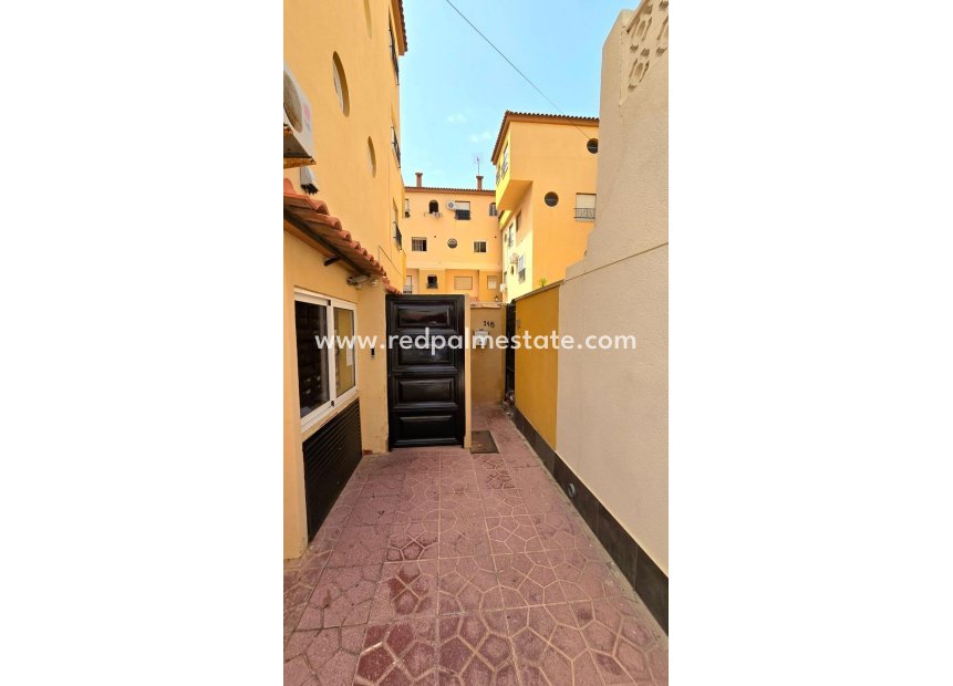 Videresalg - Rekkehus -
Torrevieja - Playa del Cura