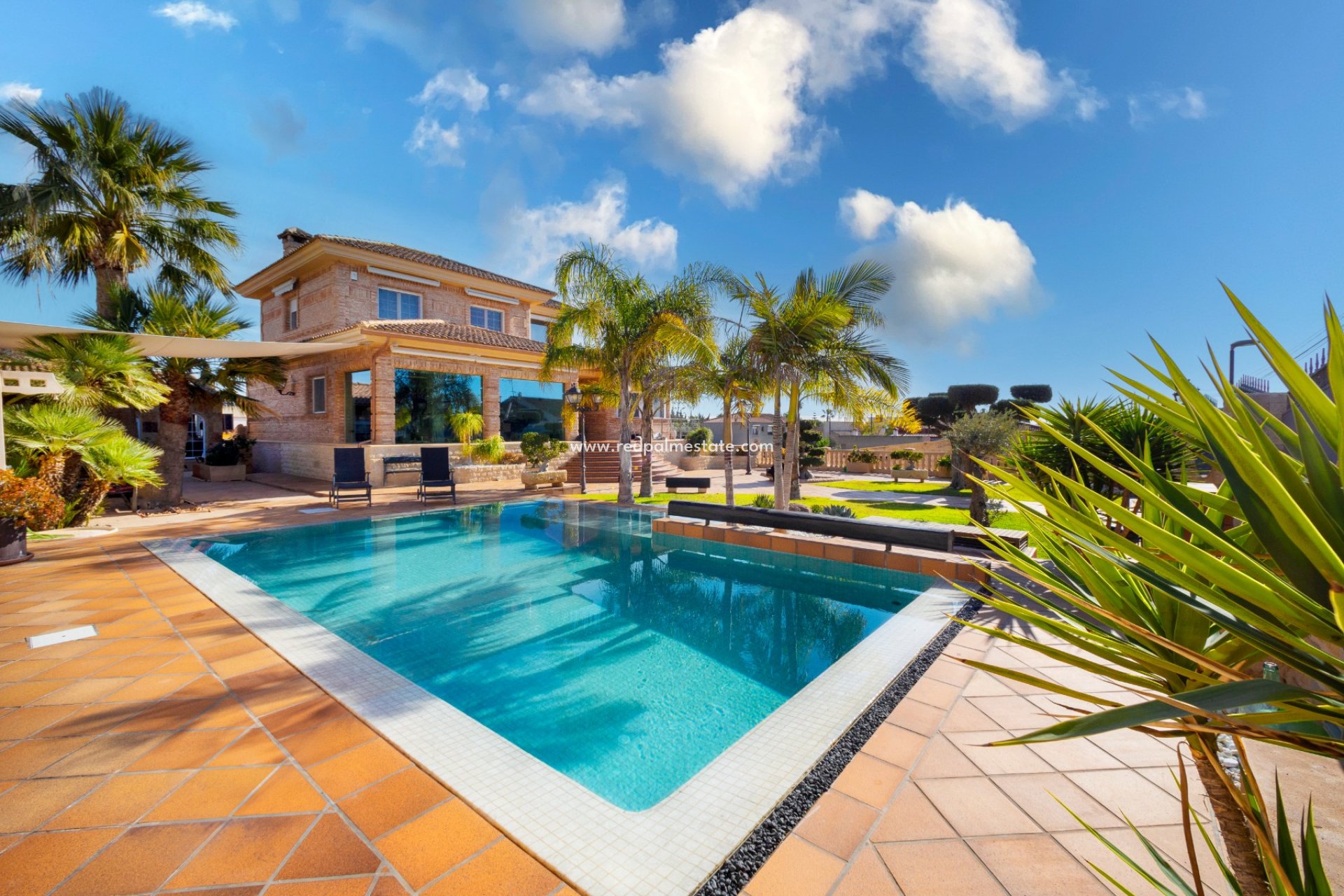 Videresalg - Villa -
Alicante - Inland