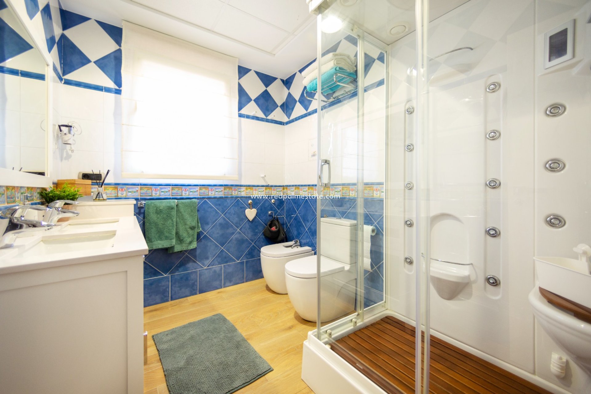 Videresalg - Villa -
Alicante - Inland