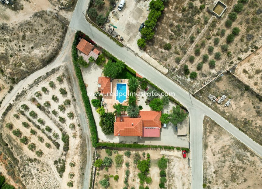 Videresalg - Villa -
Alicante - Inland