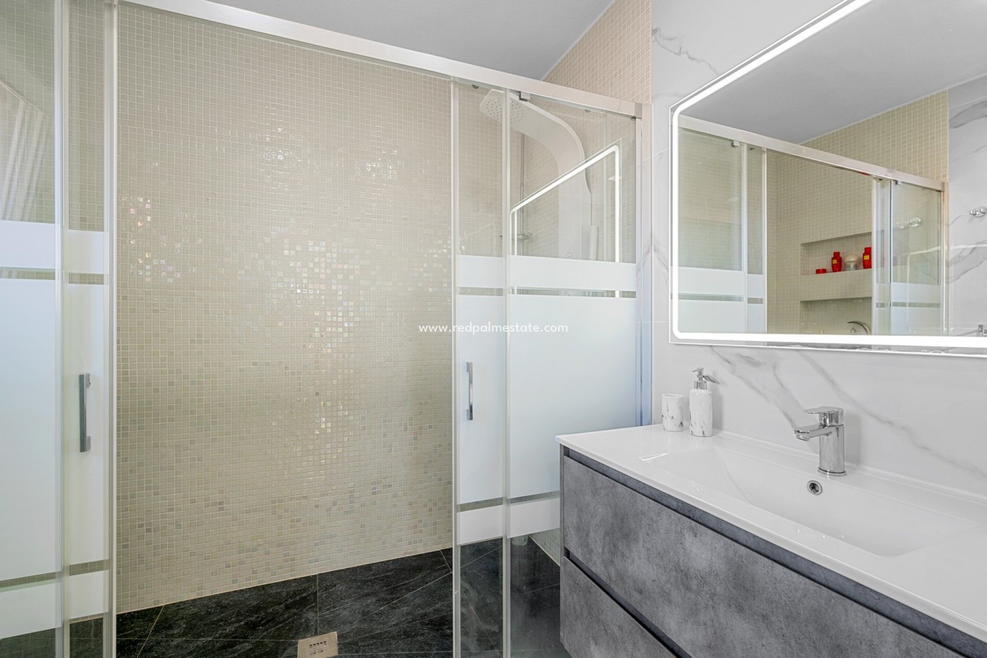 Videresalg - Villa -
Almoradí - Inland