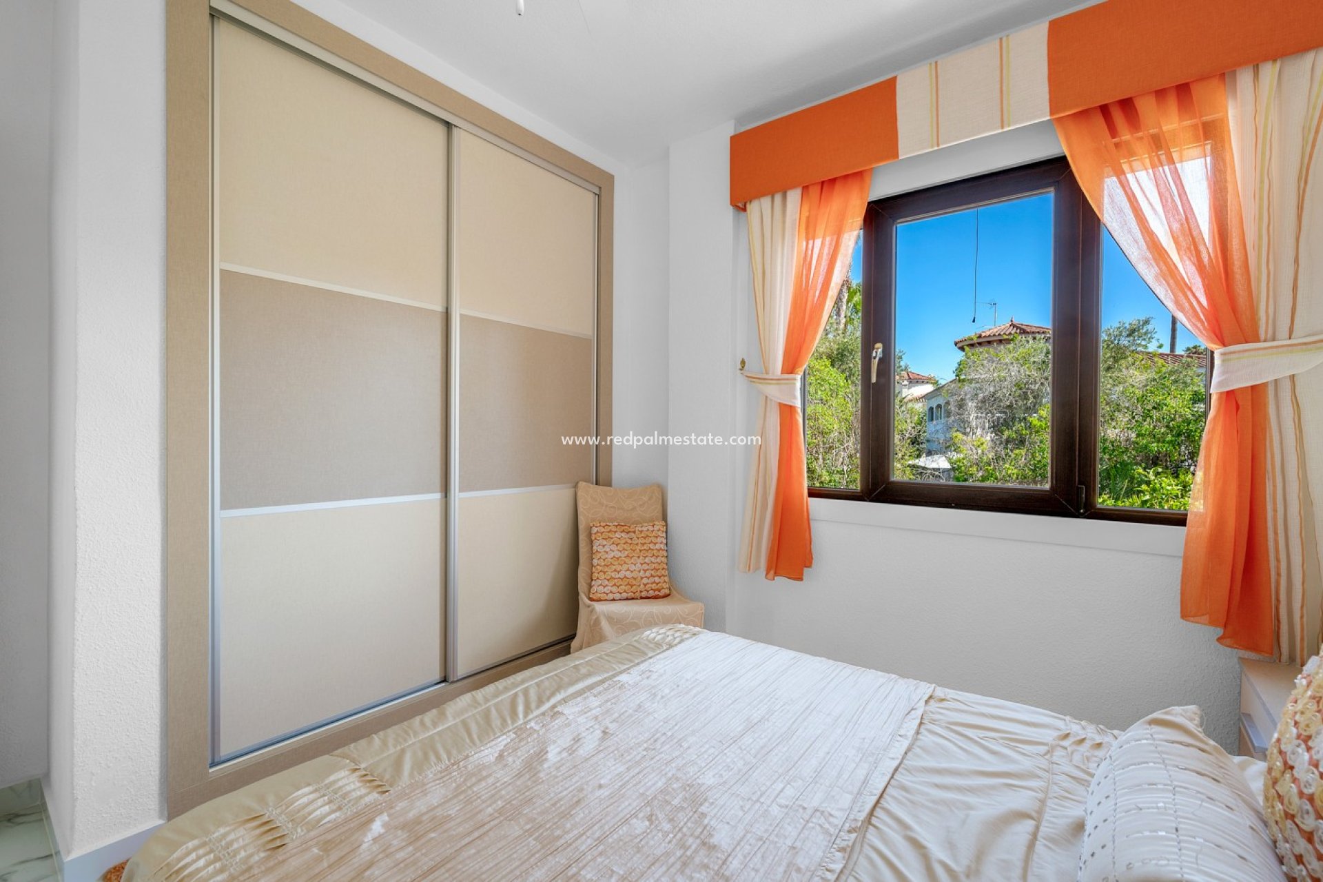 Videresalg - Villa -
Almoradí - Inland