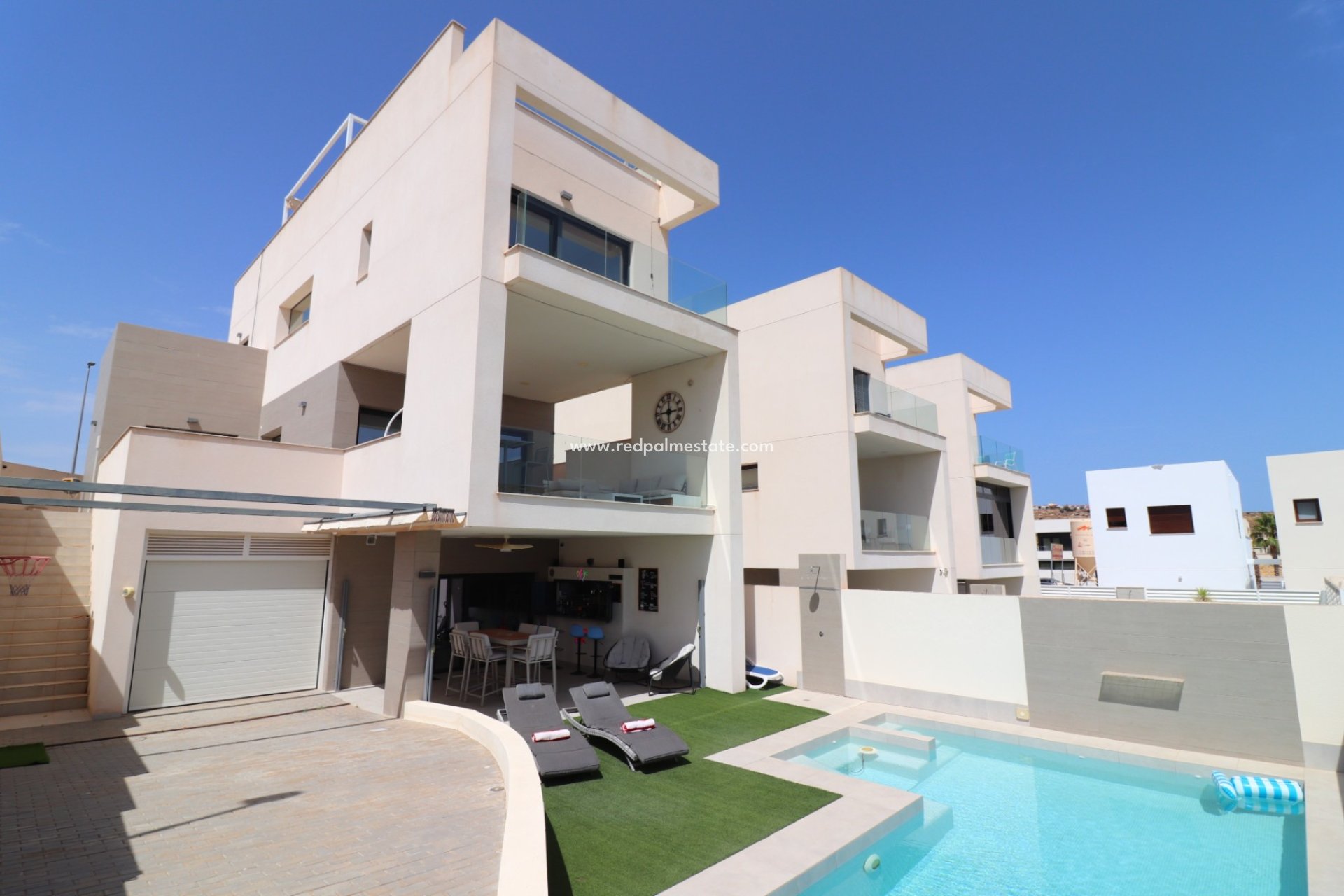 Videresalg - Villa -
Benijofar