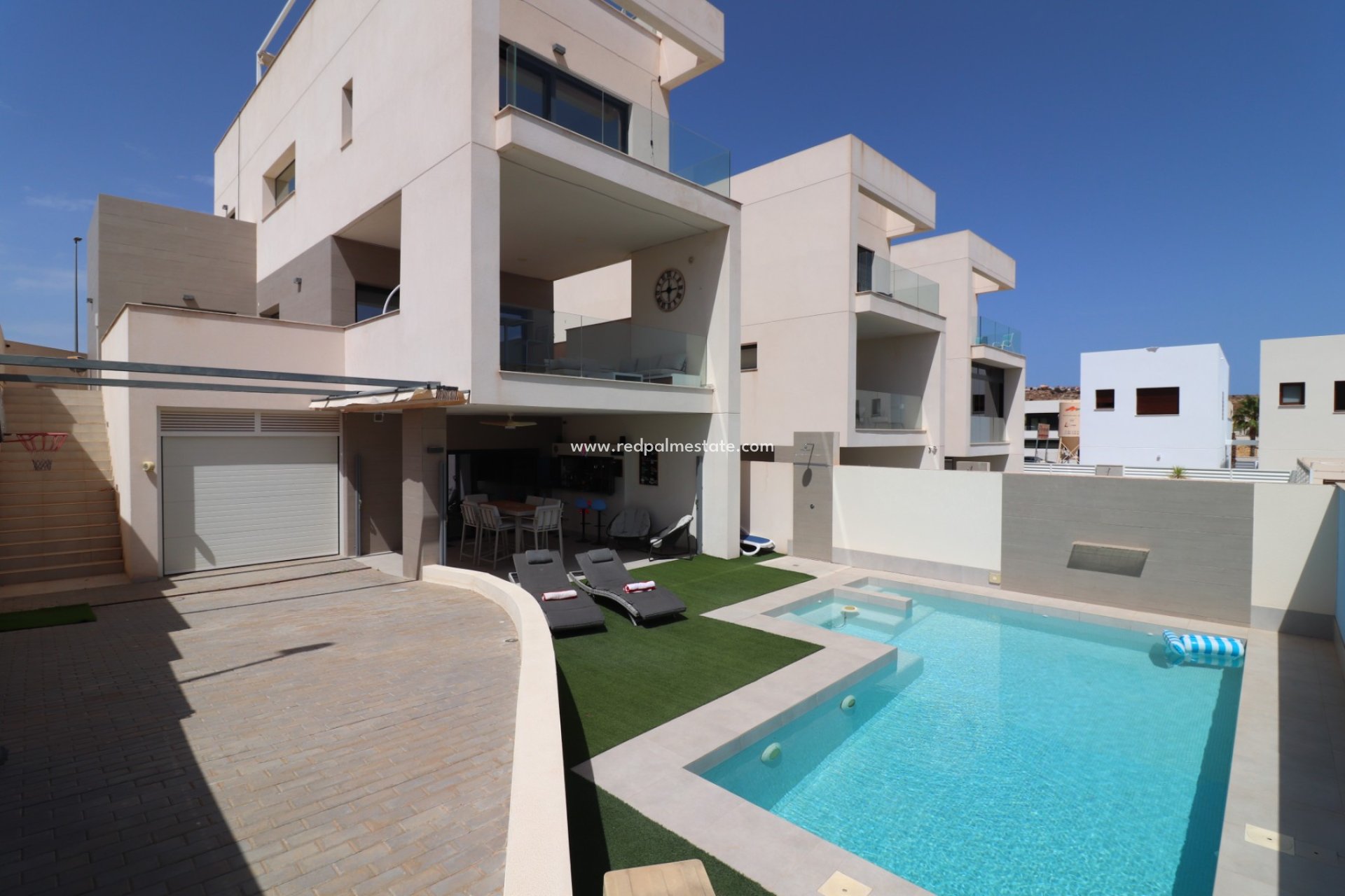 Videresalg - Villa -
Benijofar