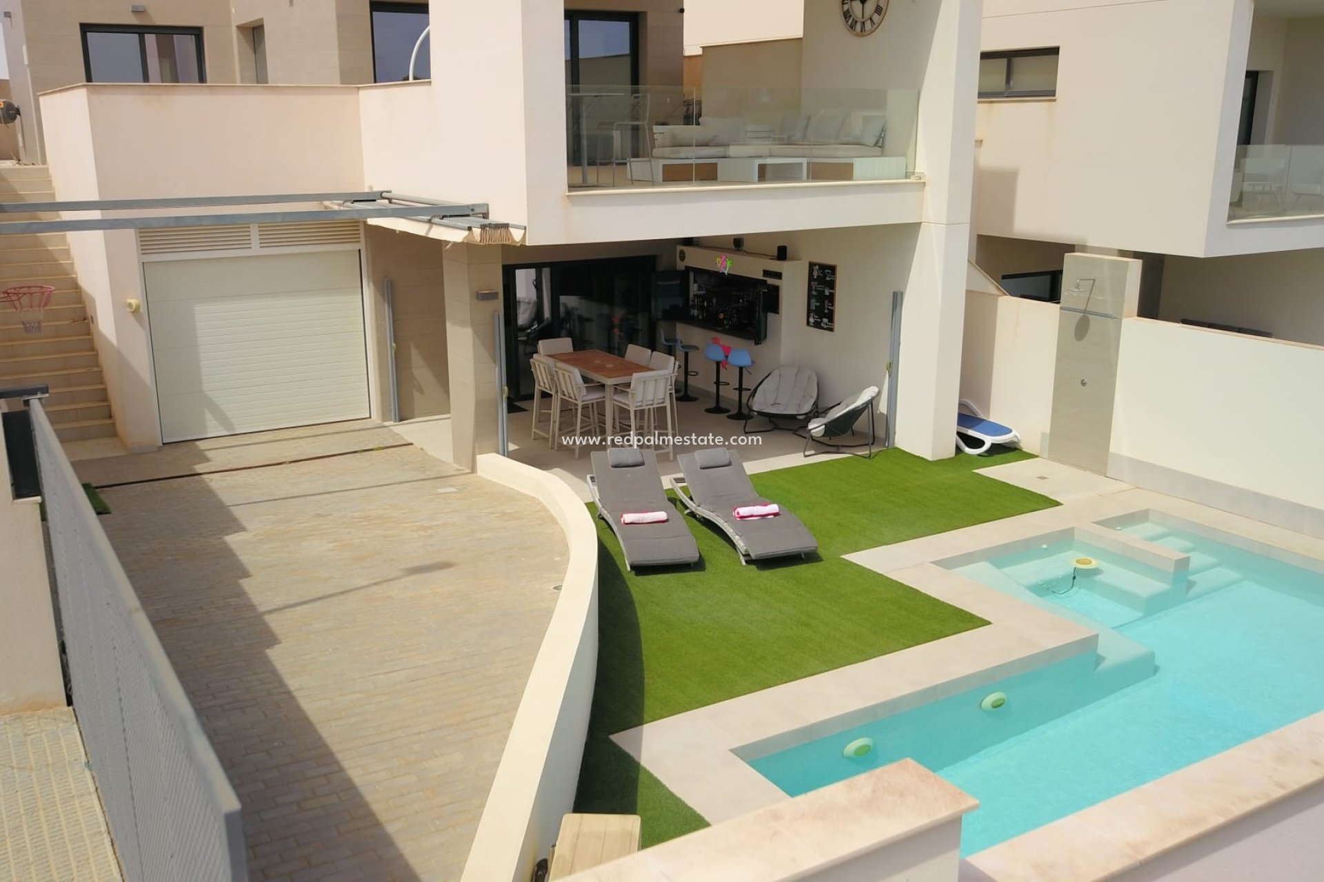 Videresalg - Villa -
Benijofar