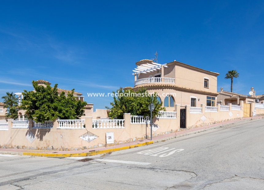 Videresalg - Villa -
Benijofar