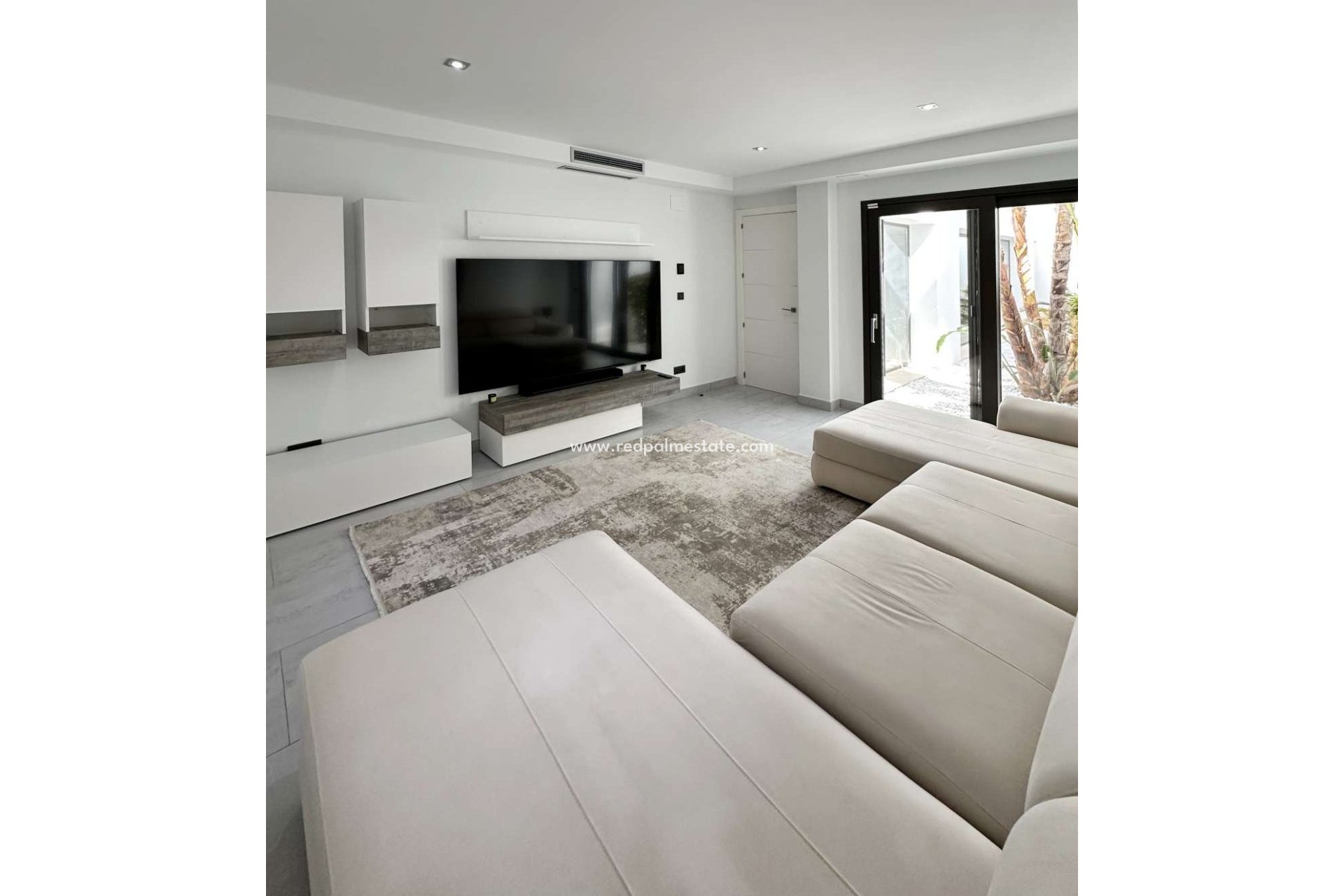 Videresalg - Villa -
Cansalades - Costa Blanca