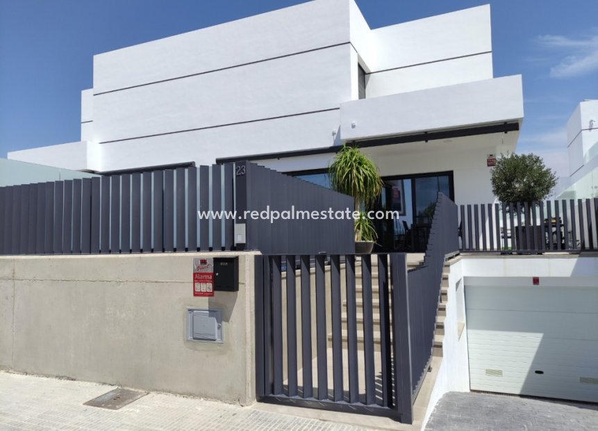 Videresalg - Villa -
Dolores