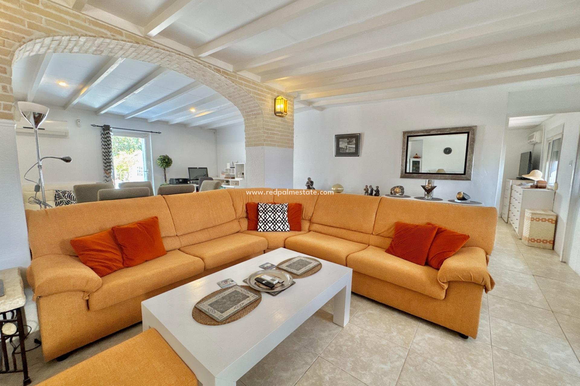 Videresalg - Villa -
Dolores