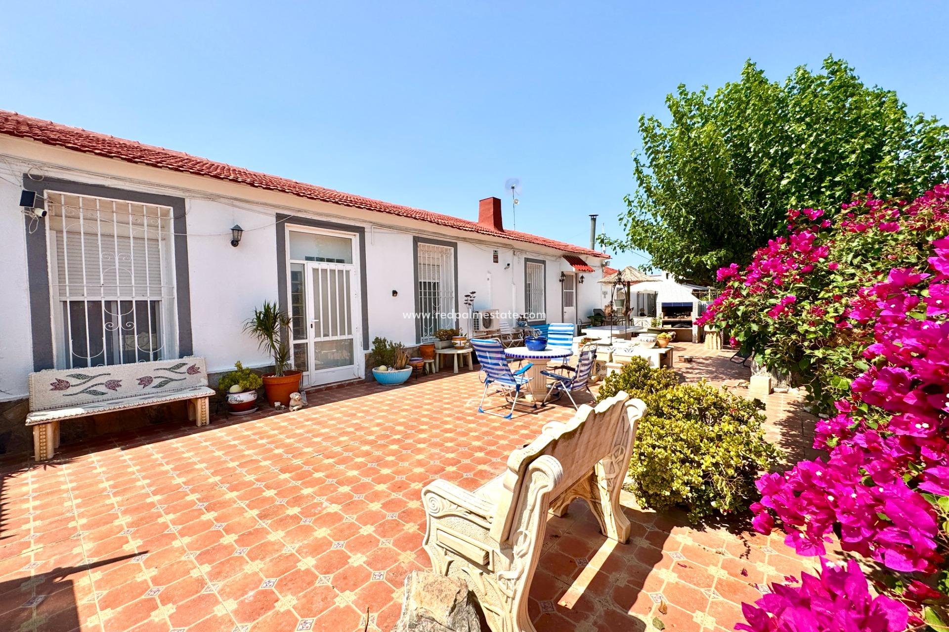 Videresalg - Villa -
Dolores