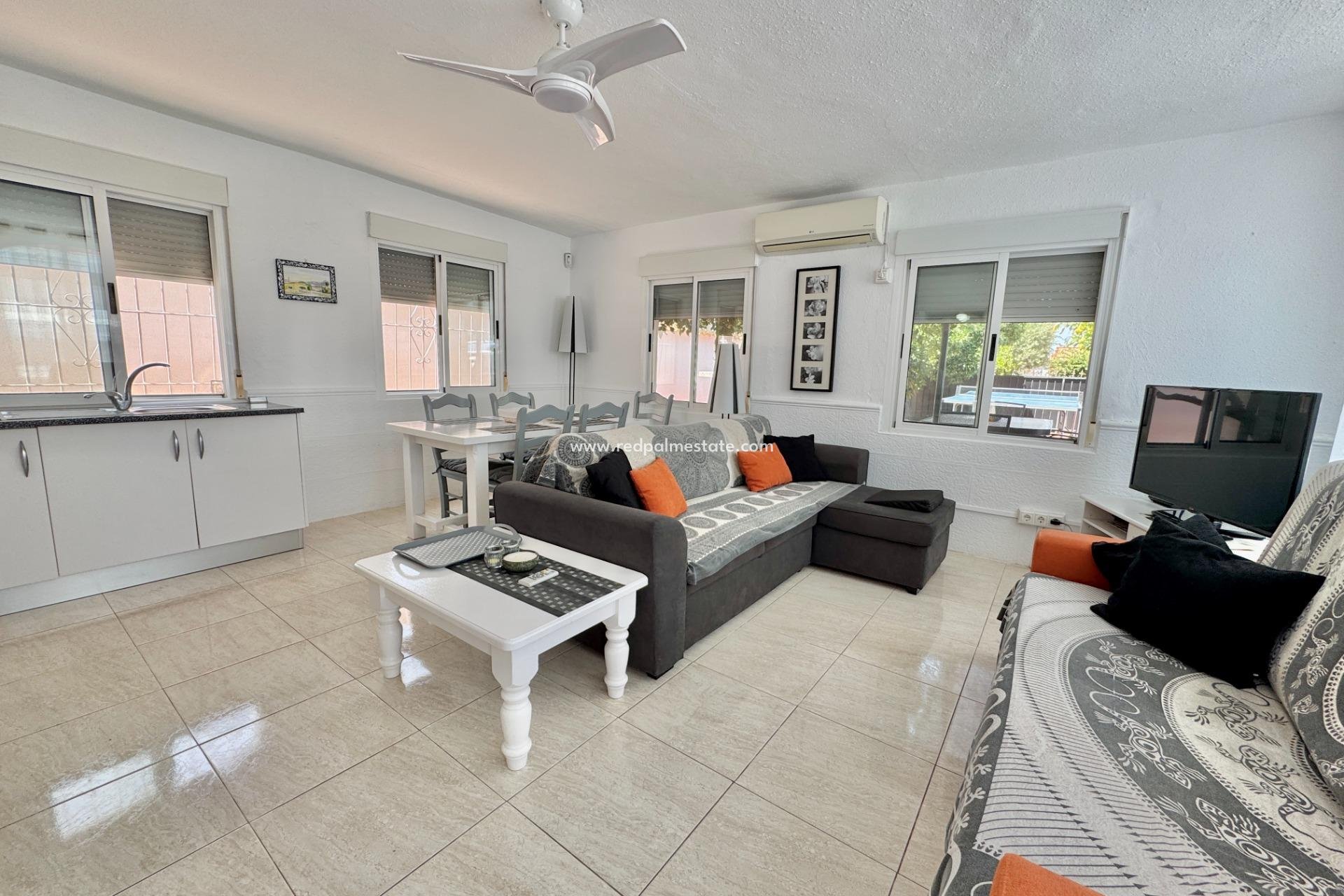 Videresalg - Villa -
Dolores