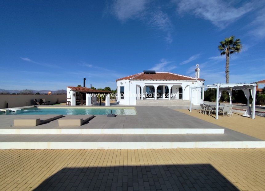 Videresalg - Villa -
El Mudamiento