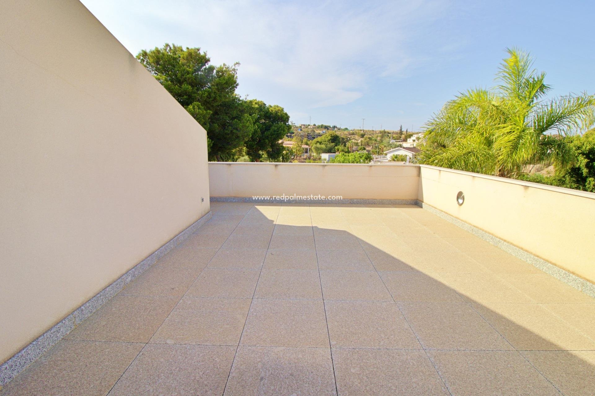 Videresalg - Villa -
Elche - Peña las Águilas