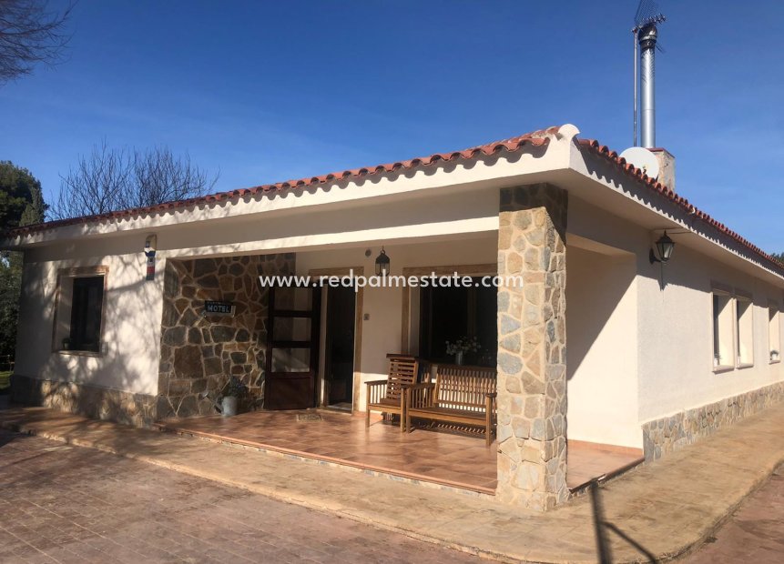 Videresalg - Villa -
Elda - Inland