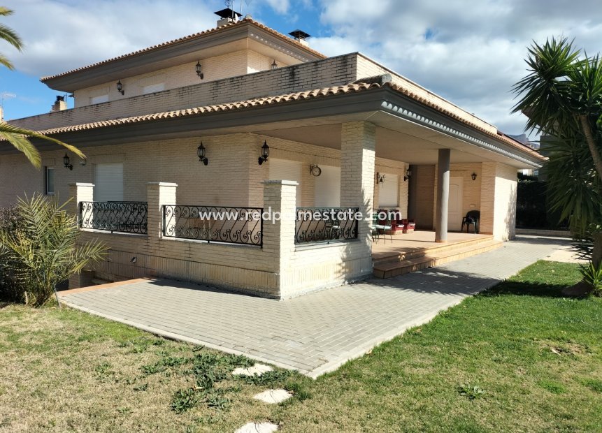 Videresalg - Villa -
Elda - Inland