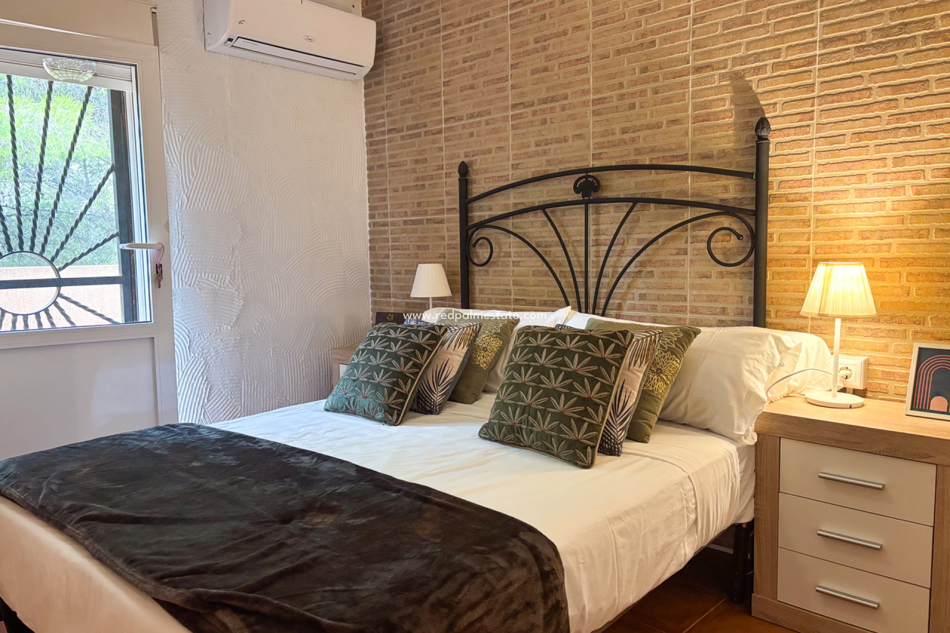 Videresalg - Villa -
Jacarilla - Inland