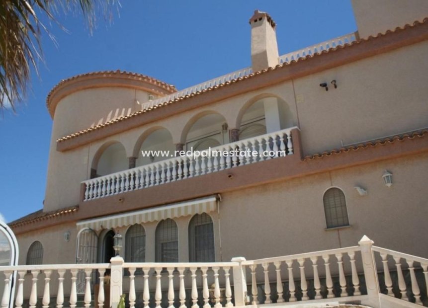 Videresalg - Villa -
La Manga - Km 17