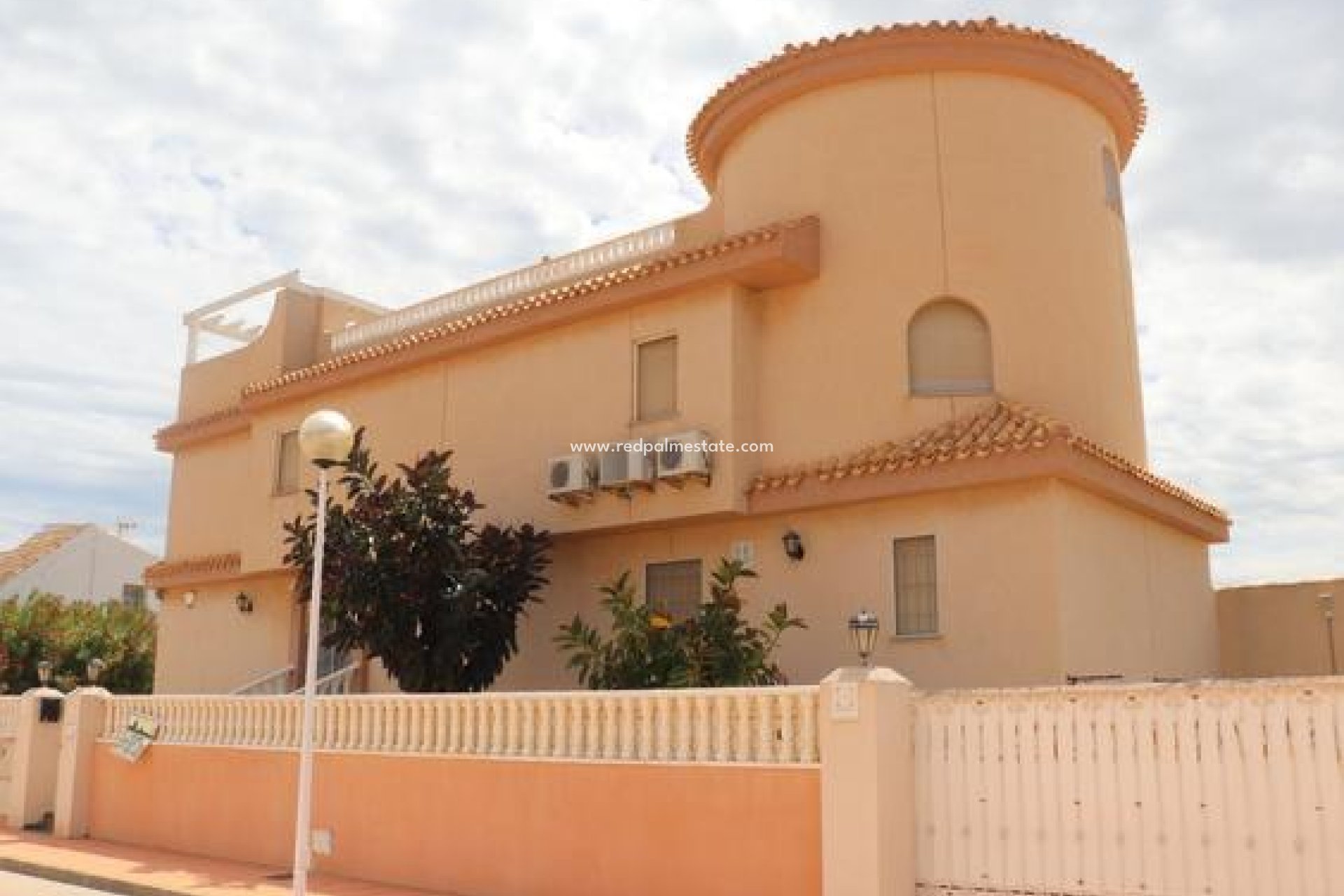 Videresalg - Villa -
La Manga - Km 17